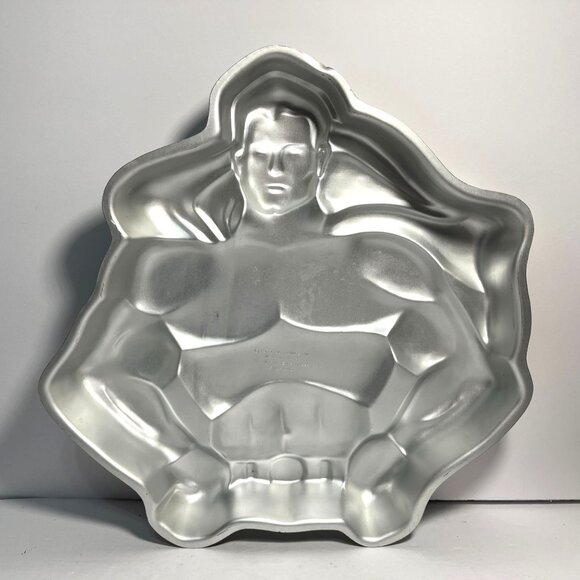 Superman Cake Pan 1977 DC Comics Hero Aluminum Baking Mold - Picture 1 of 5